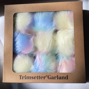TRIMSETTER® by Dillard's
6'-foot GARLAND NIB
100% Polyester
Made in China